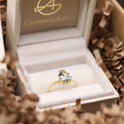 Green Amethyst Ring - Controlled Light